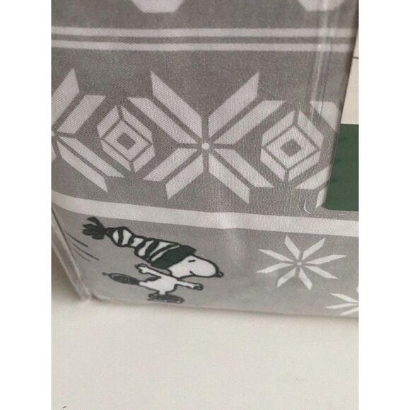 Peanuts Snoopy Sledding Ice Skating Winter Queen Size Super Soft Sheet Set NEW - Picture 4 of 12